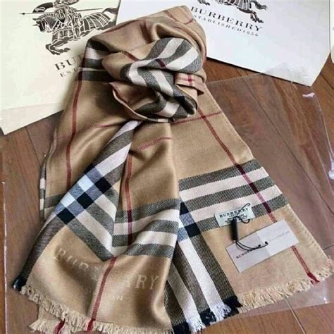 Women’s Burberry 4 Pashminas 